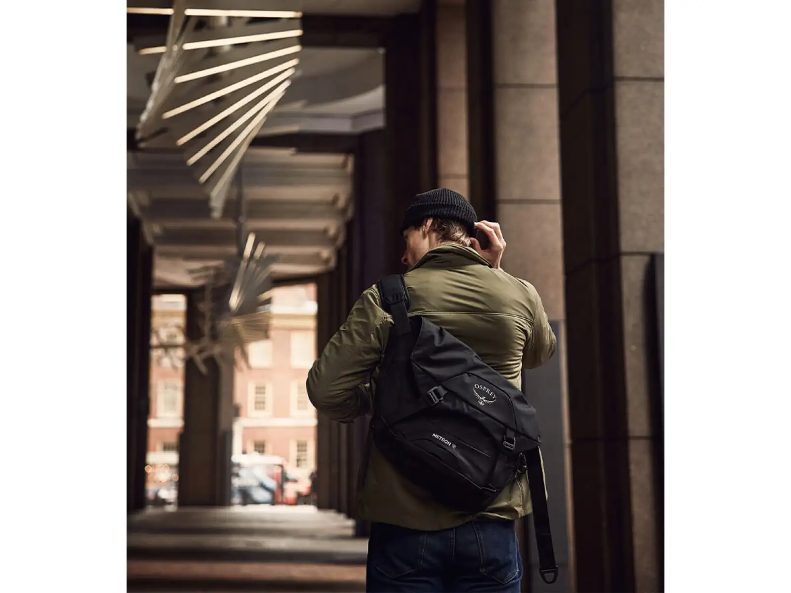 Osprey Metron 18 l Messenger Bag Schultertasche in Tan Concrete.