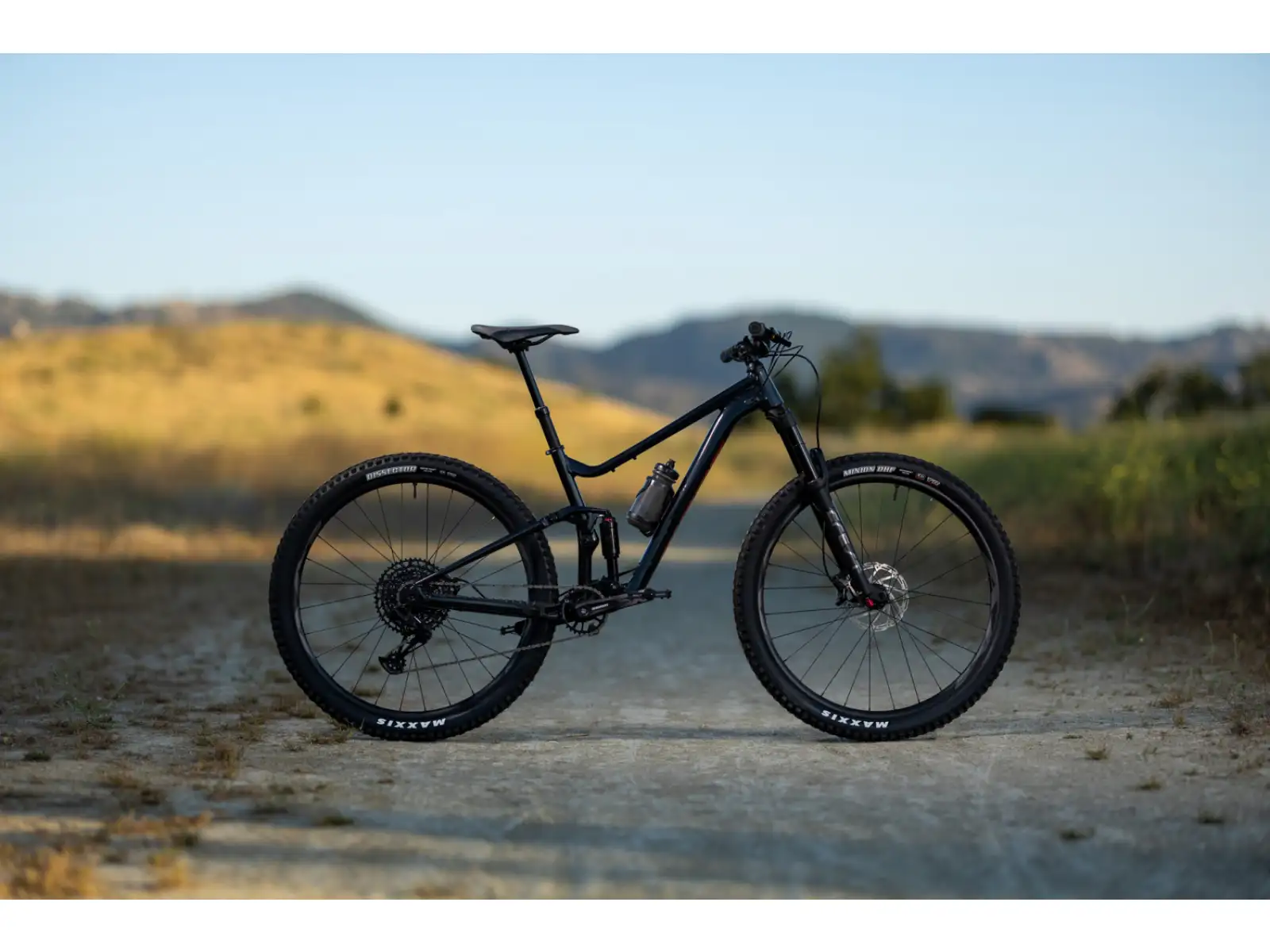 Giant Stance 29 1 vollgefedertes Fahrrad – Metallic Black