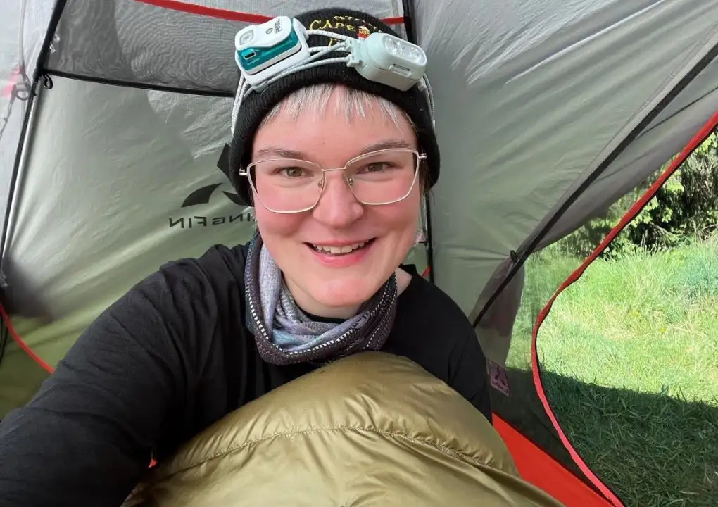 Zwei Grammjäger im Praxistest: Petzl Bindi vs. Silva Smini Fly