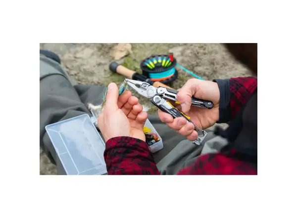 Leatherman Signal coyote tan