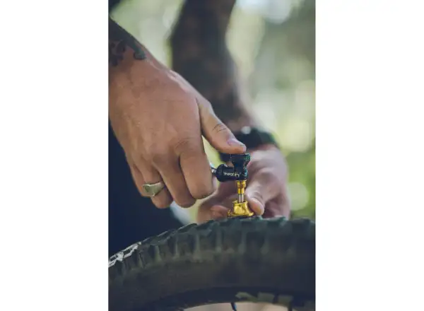 Lezyne Tubeless CO2 Blaster ohne CO2 Reparaturset für Schlauchlosreifen.