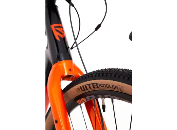 Rock Machine Gravelride 200 Schotterrad in Gloss Schwarz/Brick Orange/Silber.