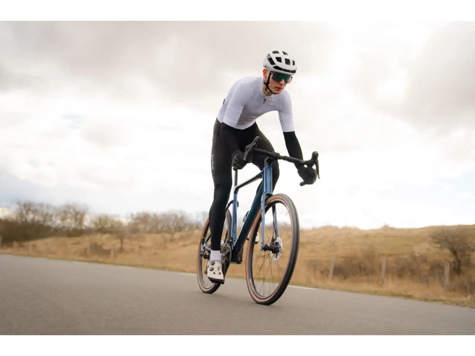 CX/Travel Isaac Kaon Saphire Blue 105 Di2 S