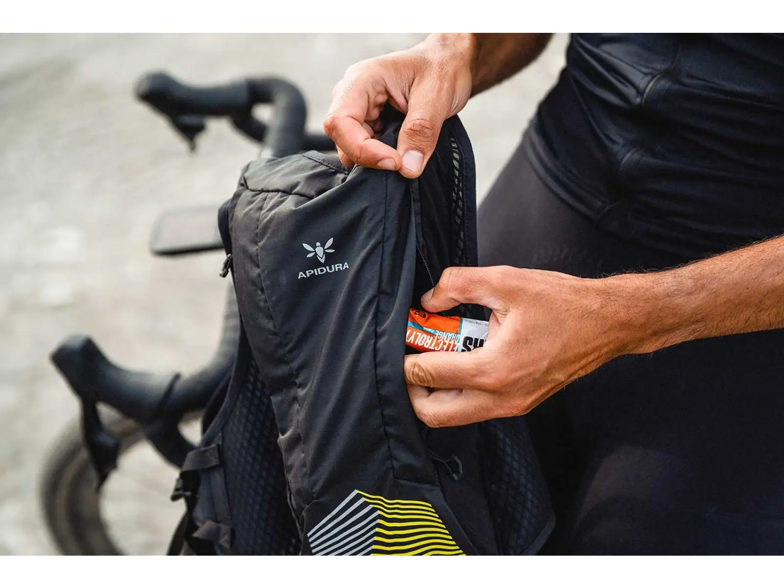 Apidura Racing Hydration Fahrradweste 2 l Schwarz