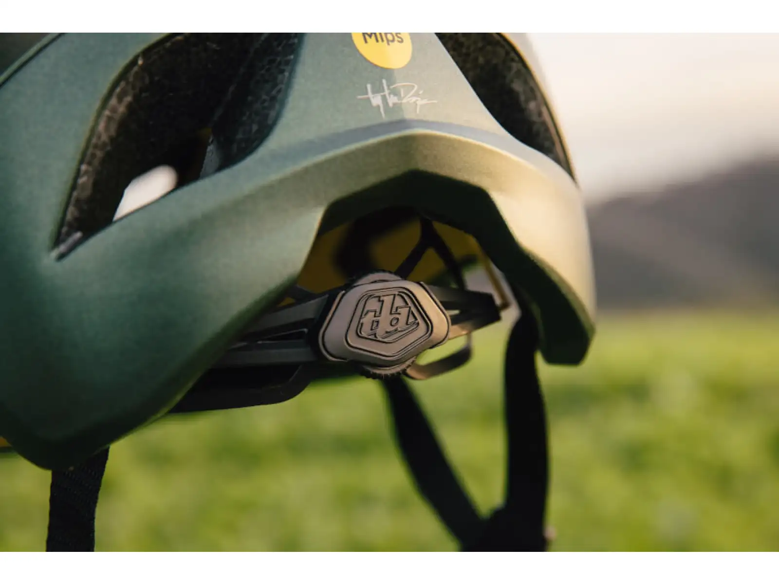 Troy Lee Designs Flowline MIPS Helm Orbit Schwarz