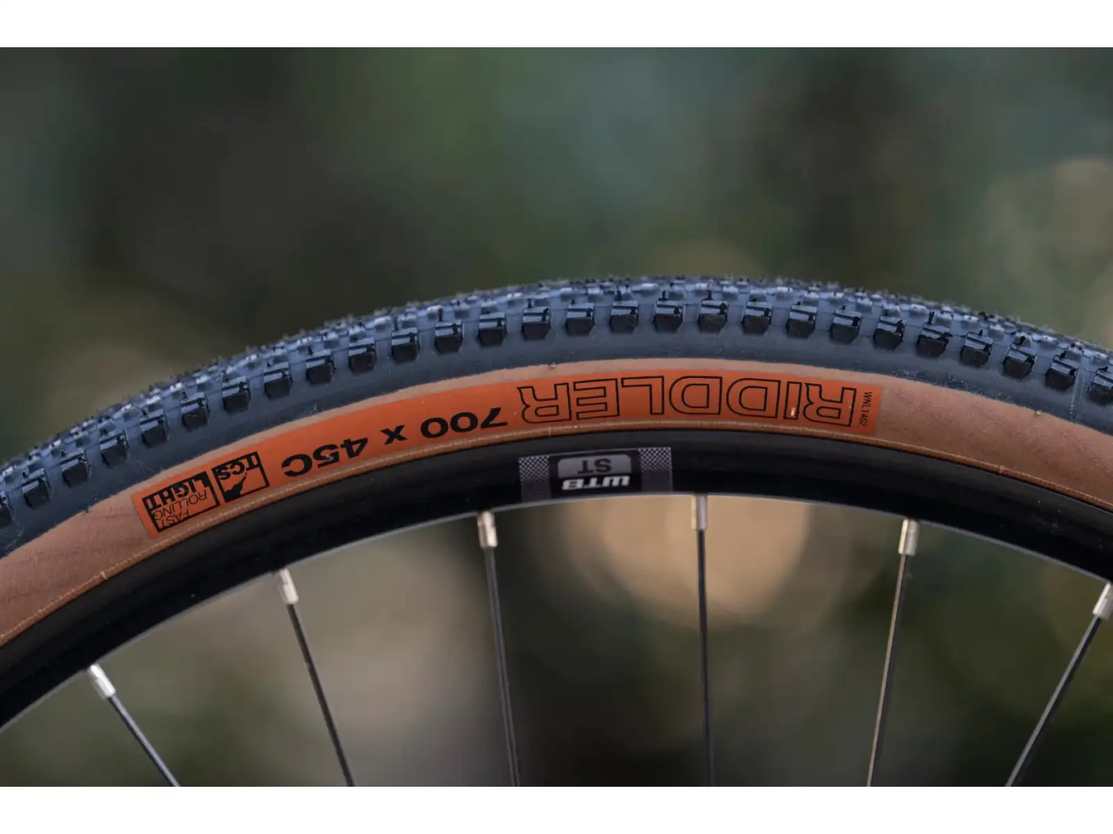Rock Machine Gravelride CRB 700 Gravelbike in mattem Sand/Schwarz.
