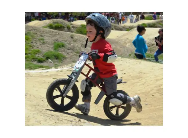 First Bike Cross Kinderlaufrad rot