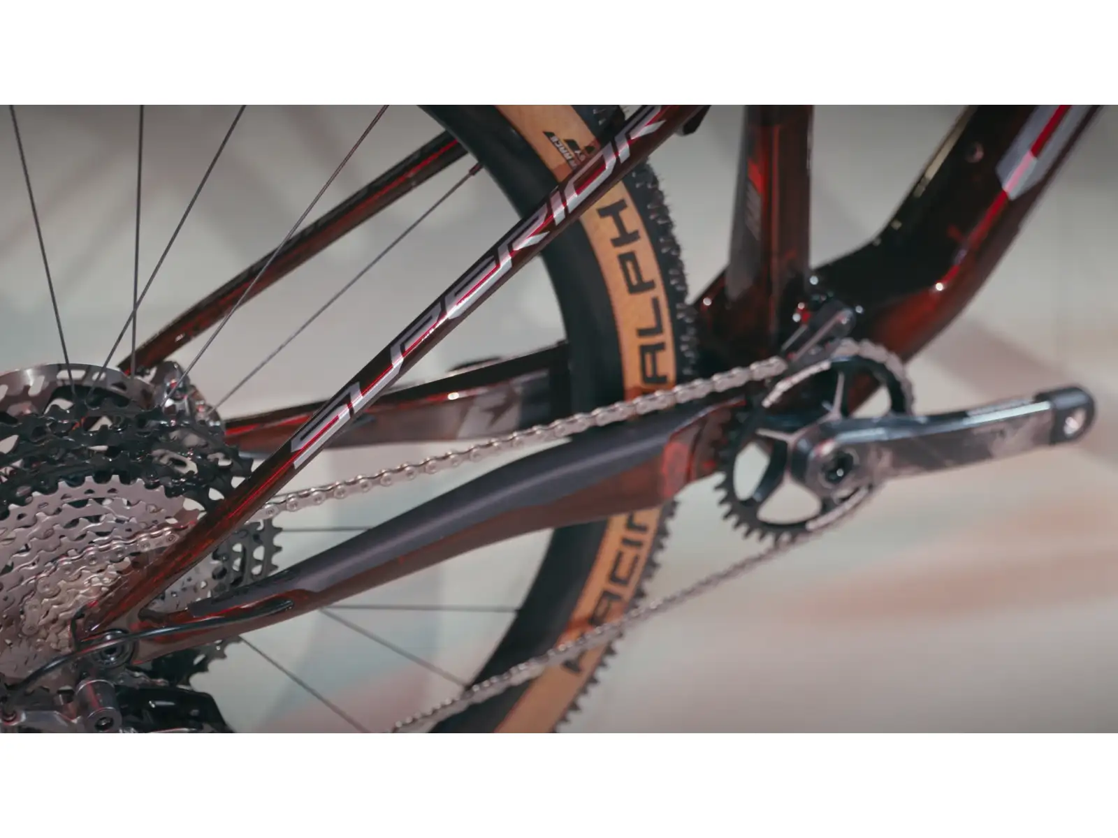 Superior Team XF 29 Issue R Fully Suspended Mountain Bike Gloss Red Carbon/Chrome