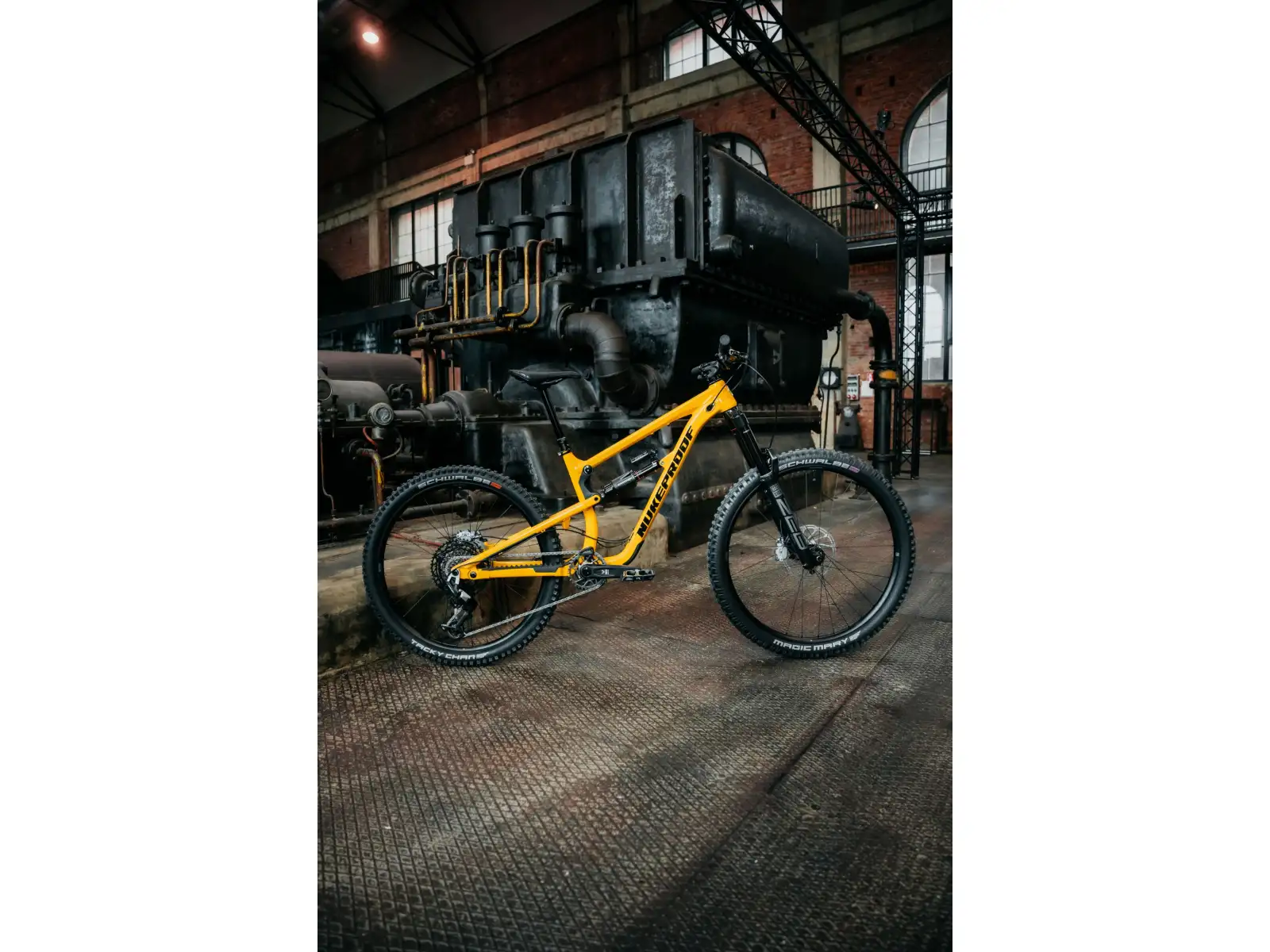Nukeproof Mega 297 Pro Alloy Eagle 90 vollgefedertes Fahrrad Yellow
