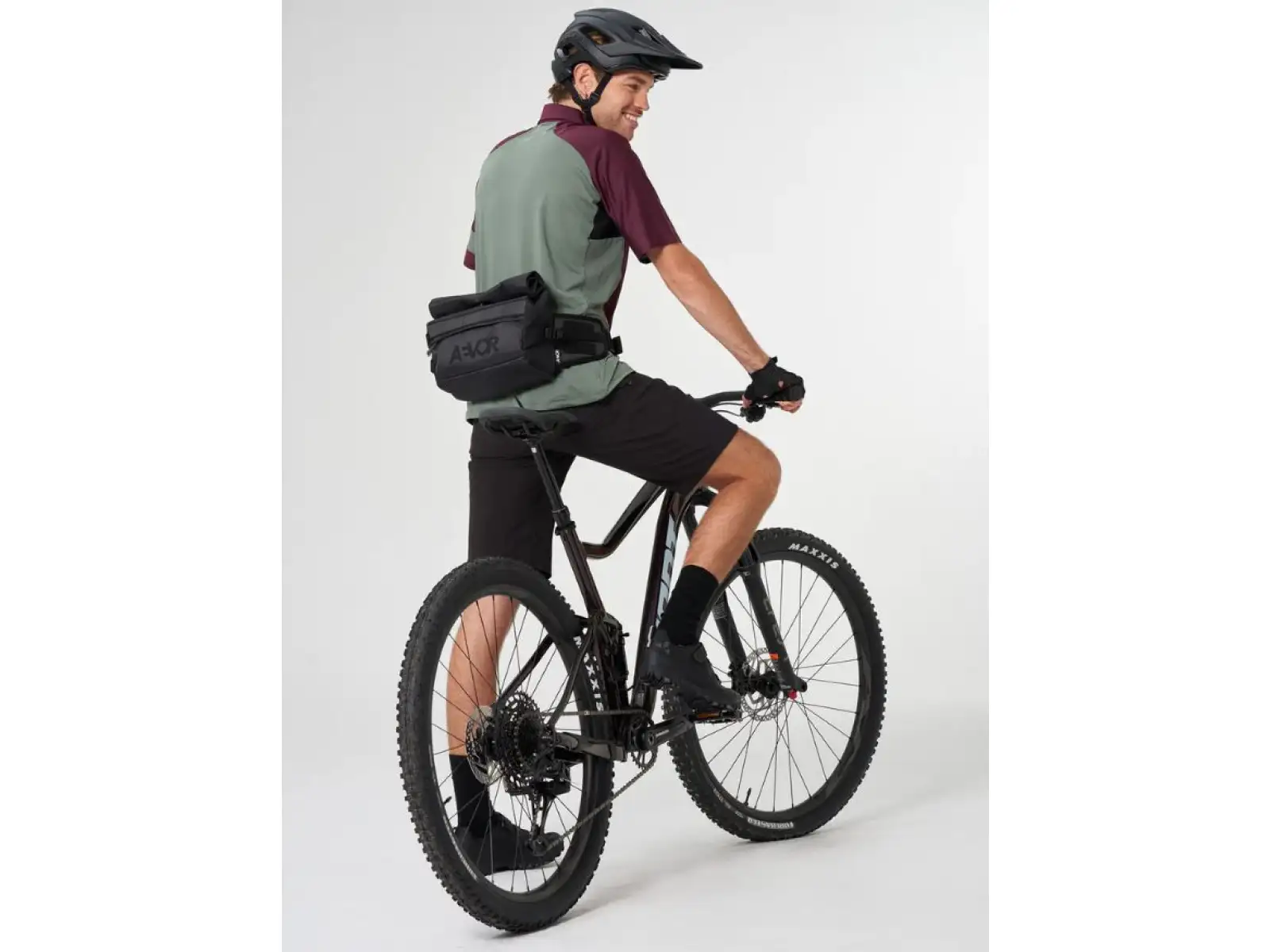 Aevor Waist Pack Proof Hüfttasche 5-9 l Black