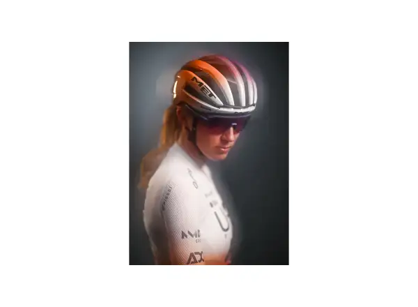 MET Trenta 3K Carbon Rennradhelm UAE Team ADQ Limited Edition