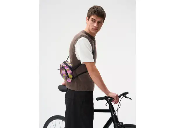 Aevor Sacoche Umhängetasche 4 l Ripstop Psychedelic Slush