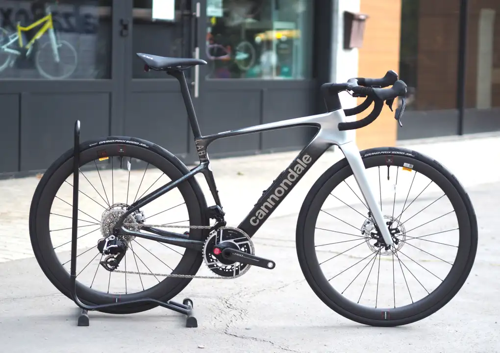 Einzigartiger Umbau von Cannondale Synapse für Road Bikepacking