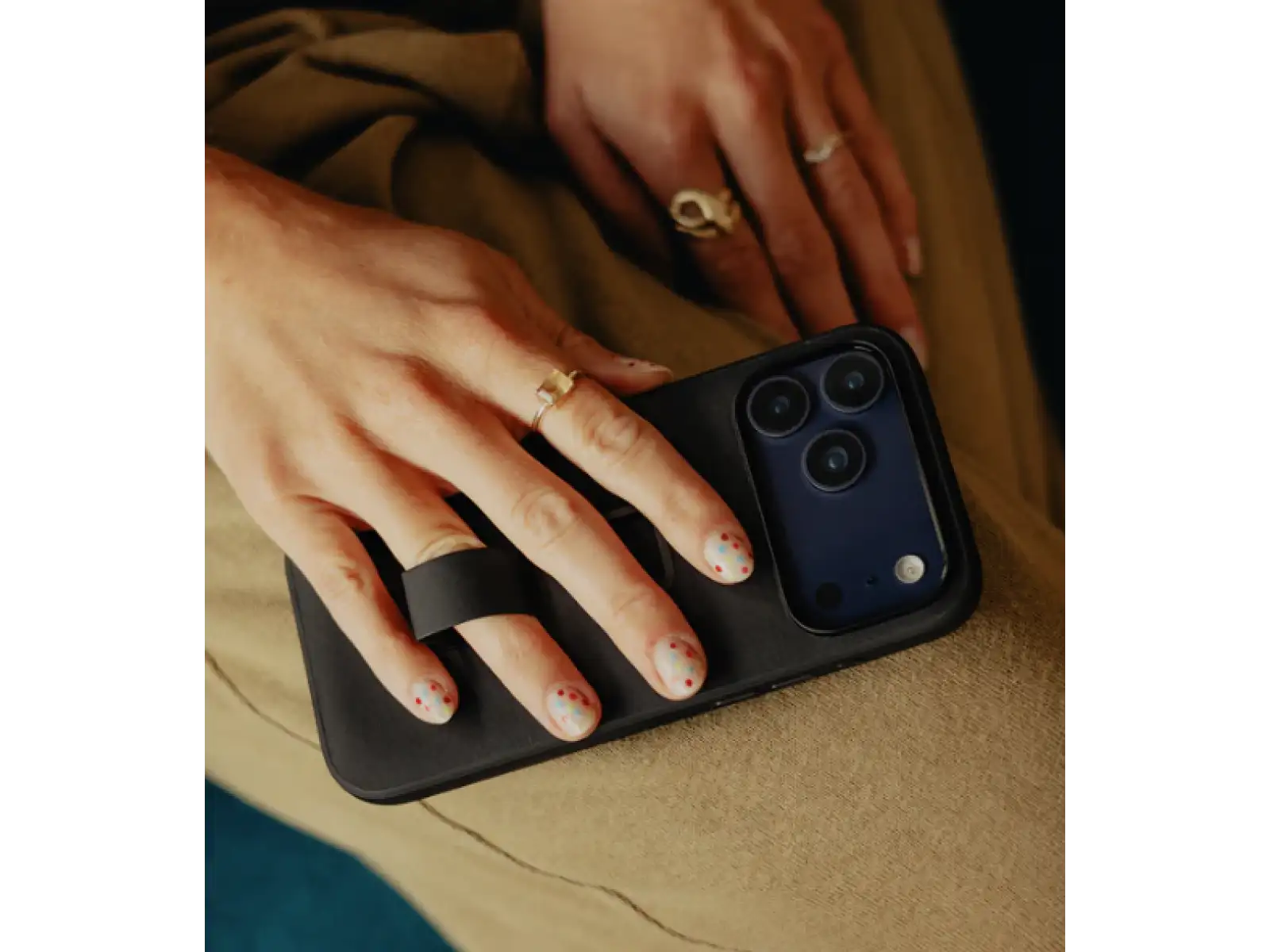 Peak Design Everyday Clarino Loop Hülle iPhone 17 Pro schwarz