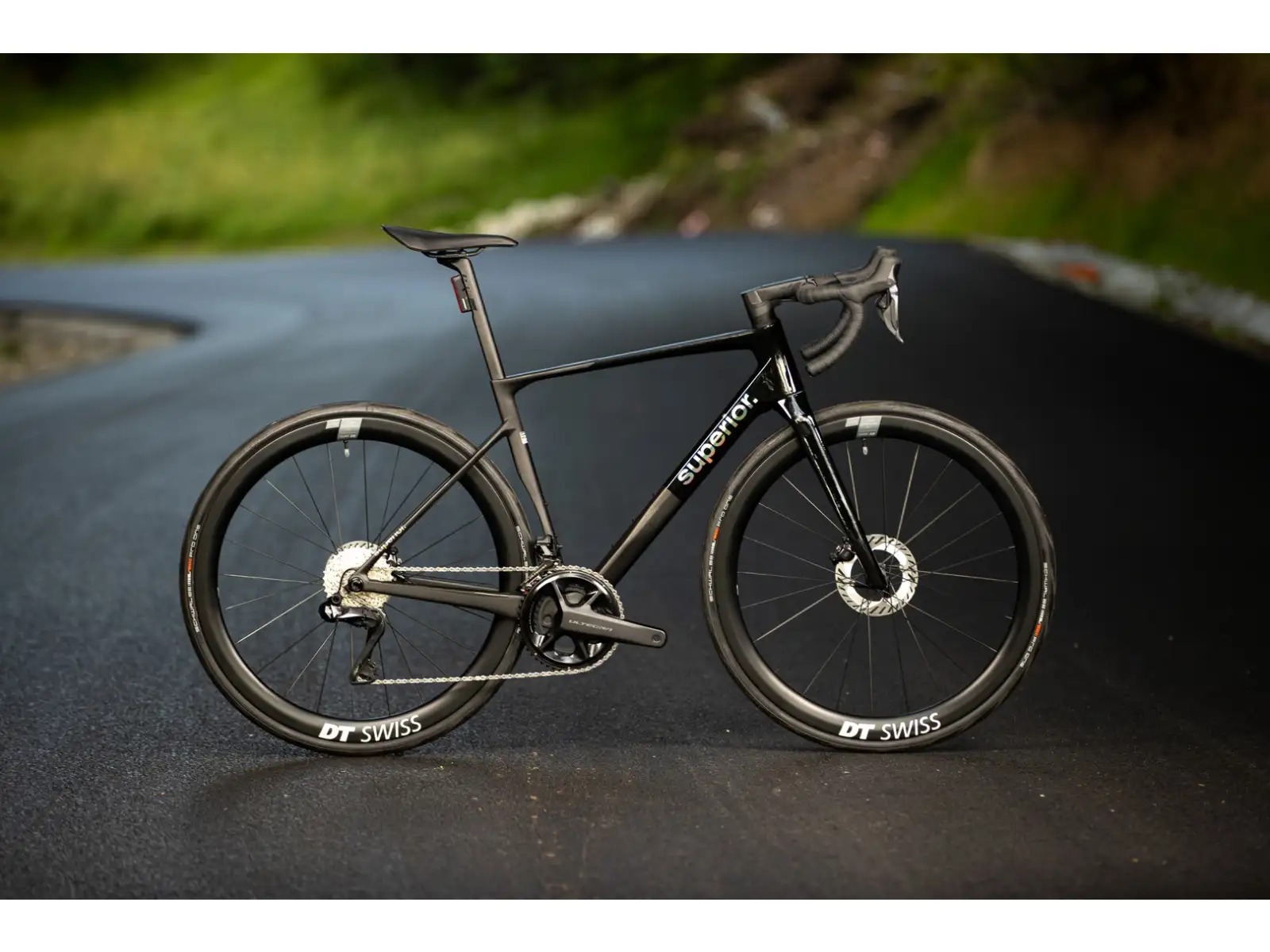 Superior XR 9.7 GF Straßenfahrrad Gloss Rainbow Black / Carbon