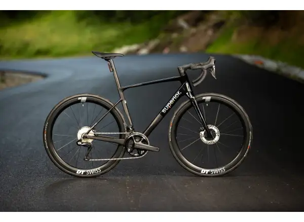 Superior XR 9.7 GF Straßenfahrrad Gloss Rainbow Black / Carbon