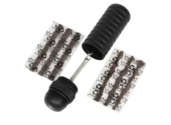 Peatys Holeshot Reparaturset für Tubeless-Reifen in Schwarz.
