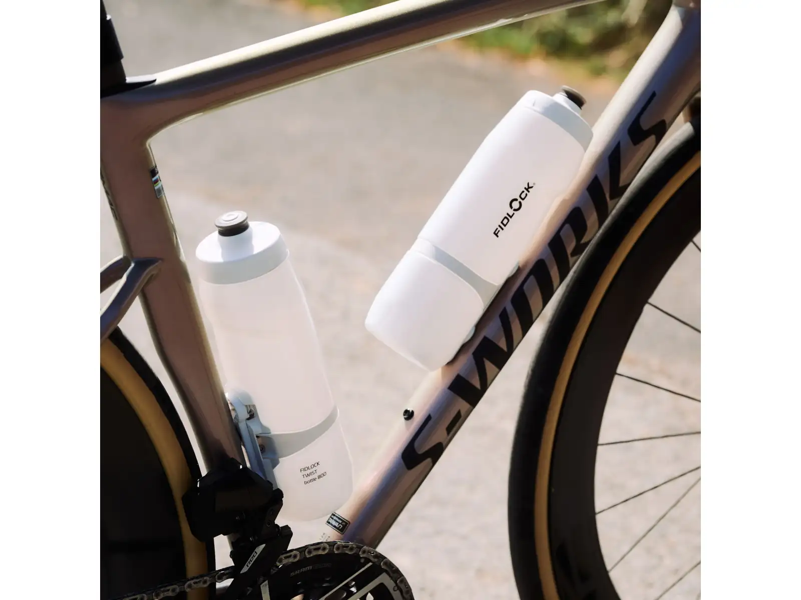 Fidlock Twist Set Flasche 800 ml + Basis für den Rahmen Polar White