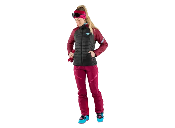 Die Dynafit Radical PrimaLoft Hooded Damenjacke in beet red.