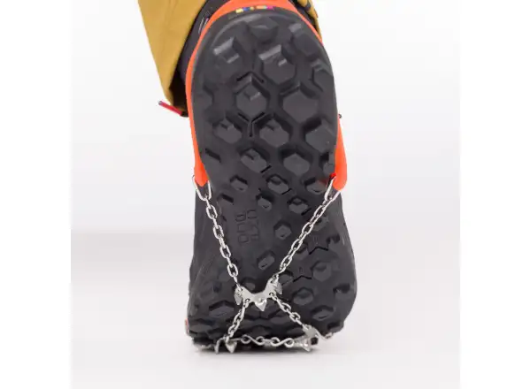 Die Salewa Ultraleicht Mountain Spike Steigeisen Orange.