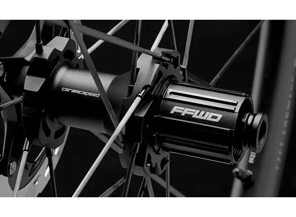 FFWD RAW CS 33 Straßenräder Matt Schwarz