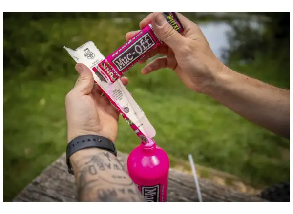 Reinigungsset Muc Off Flasche und Punk Powder