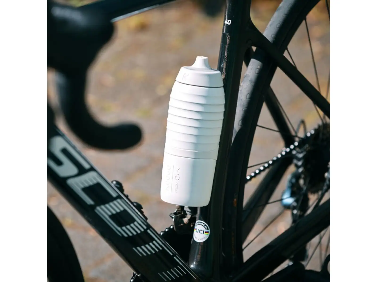 Fidlock Twist Keego Flasche 600 ml + Flaschenbasis Weiß