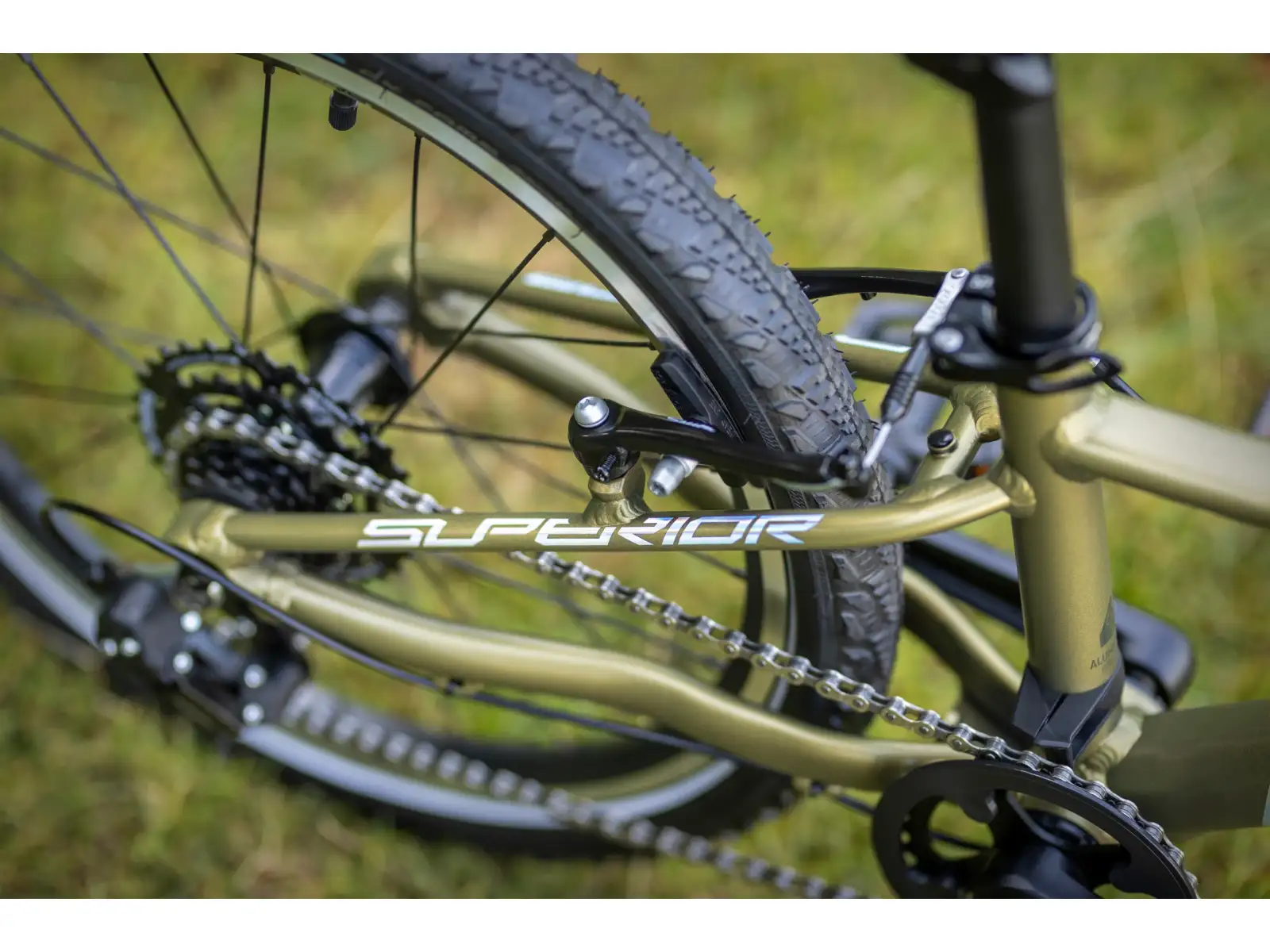 Superior F.L.Y. 20 VB Matte Olive Metallic/Hologram Chrome Kinder-Mountainbike.