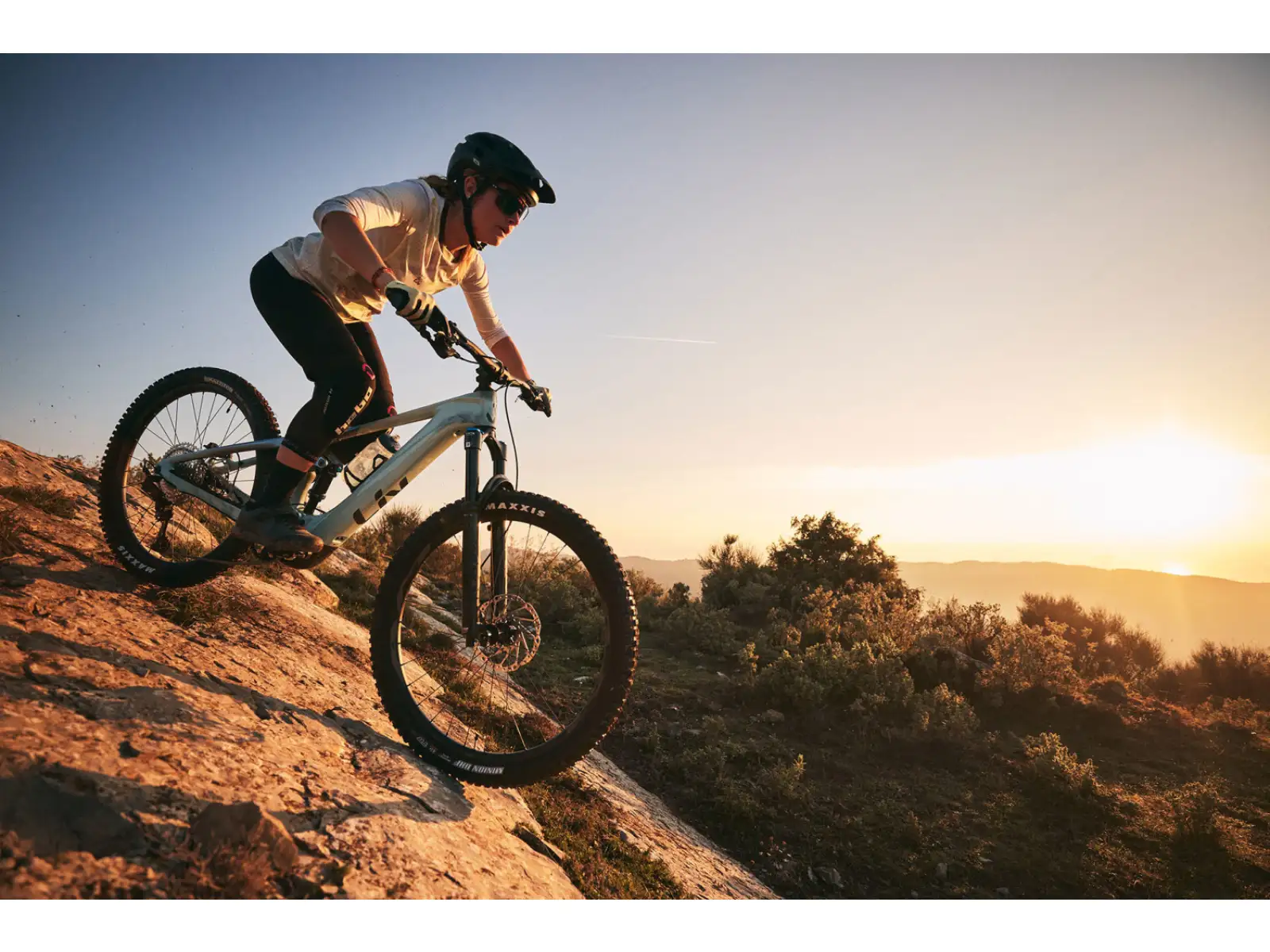 Liv Intrigue X Advanced E+ Elite 2 vollgefedertes E-Bike Digital Blurple