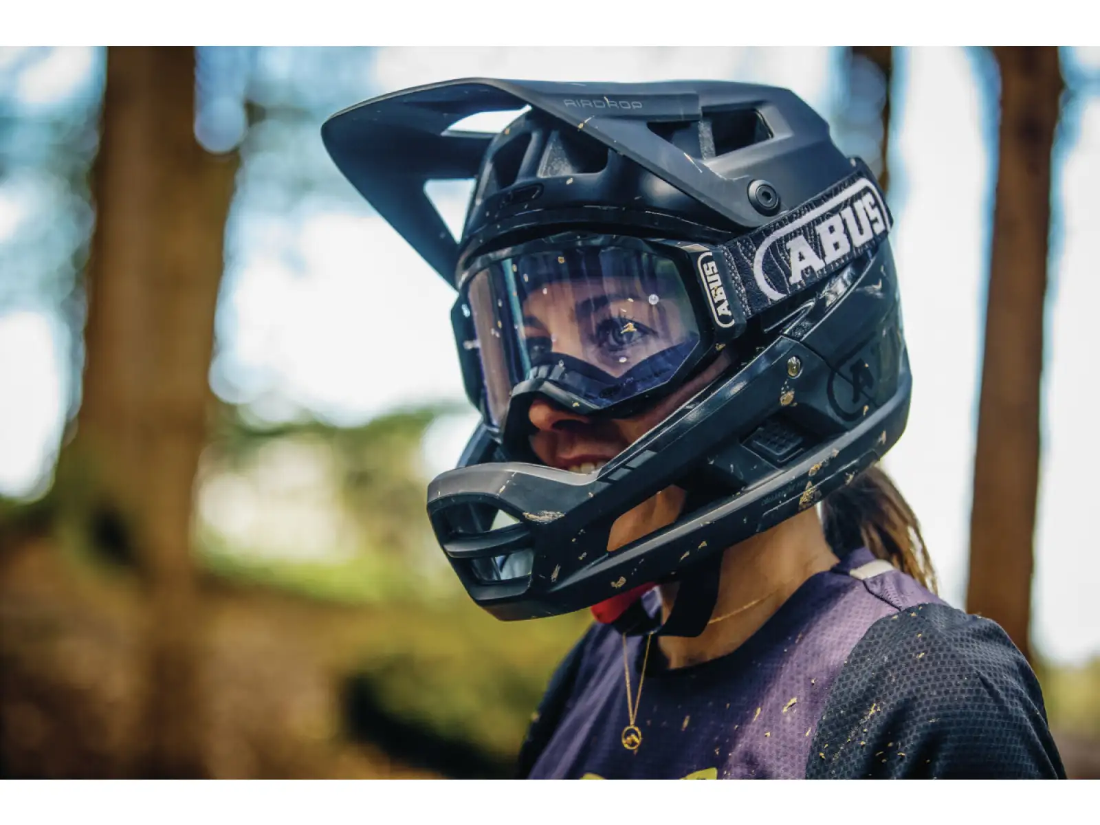 Abus AirDrop MIPS Helm Black Gold