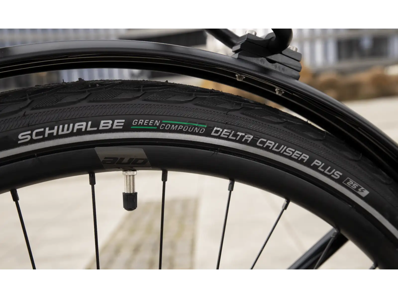 Superior Blox 6.7 T Stadtfahrrad Gloss Metallic Black