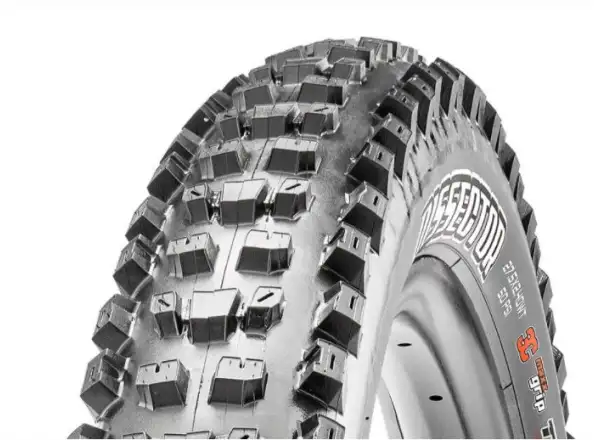 Maxxis Dissector 29x2,4" WT 3CT EXO+ TR MTB Reifen mit Kevlar-Schutzschicht.