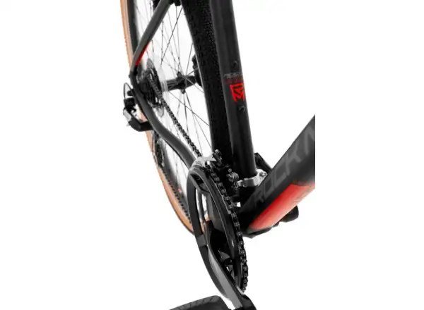 Rock Machine CrossRide 100 in mattem Schwarz/Dunkelgrau/Ziegelrot Trekkingrad.