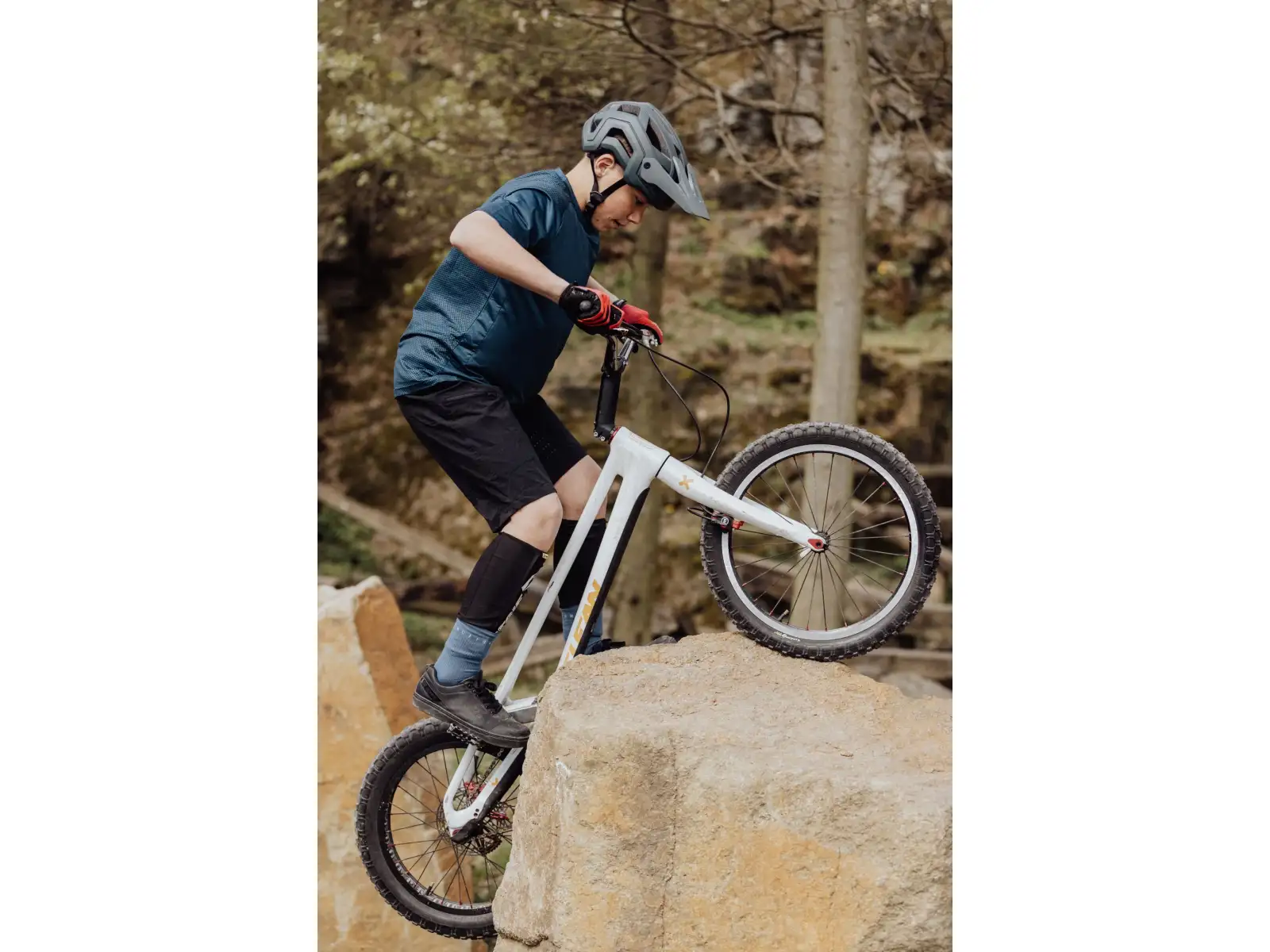 Force Trail MTB Helm anthrazitfarben