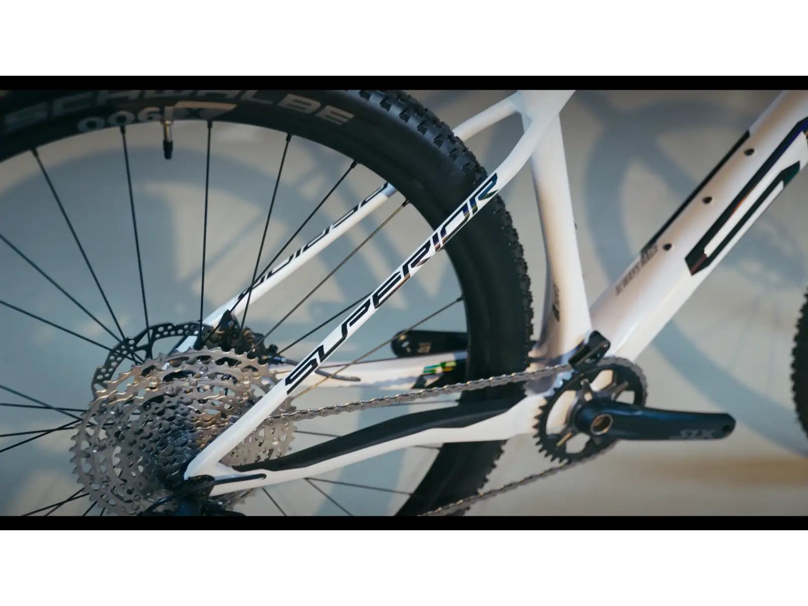 Superior XP 969 Glanz Weiß Metallic/Hologramm Schwarz Mountainbike.