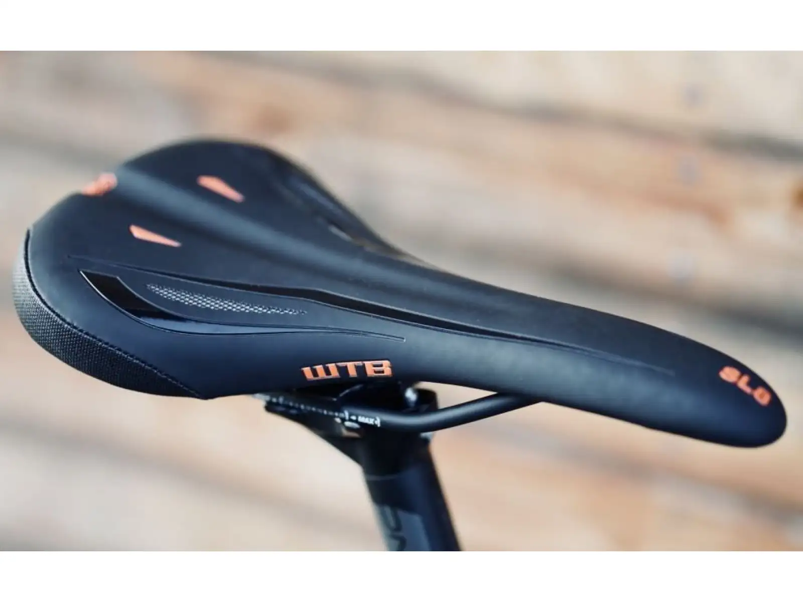 Rock Machine Gravelride 200 Schotterrad in Gloss Schwarz/Brick Orange/Silber.