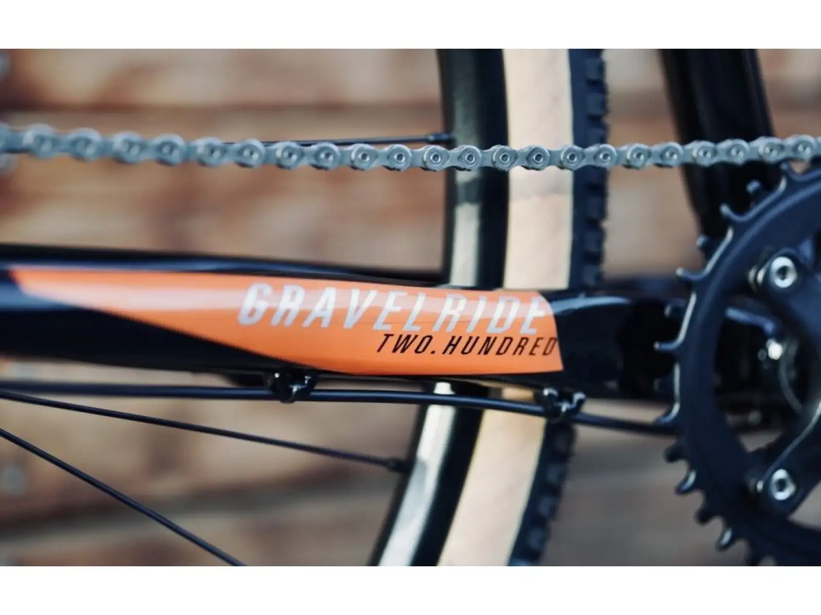 Rock Machine Gravelride 200 Schotterrad in Gloss Schwarz/Brick Orange/Silber.