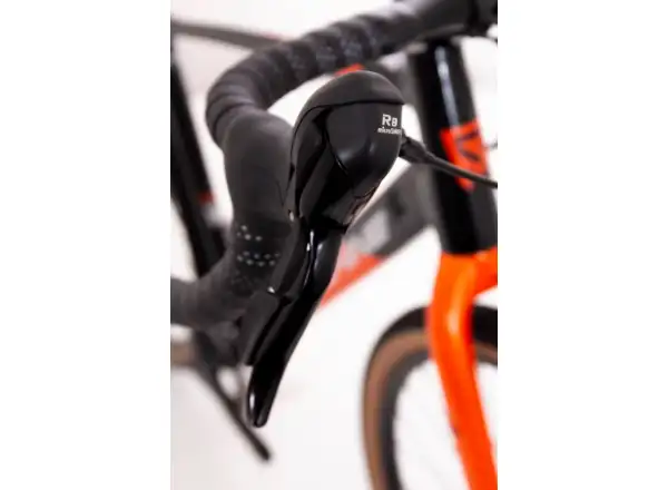 Rock Machine Gravelride 200 Schotterrad in Gloss Schwarz/Brick Orange/Silber.