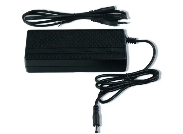 Leader Fox Ladegerät Li-Ion Batterie 42V/3A mit Cinch-Stecker