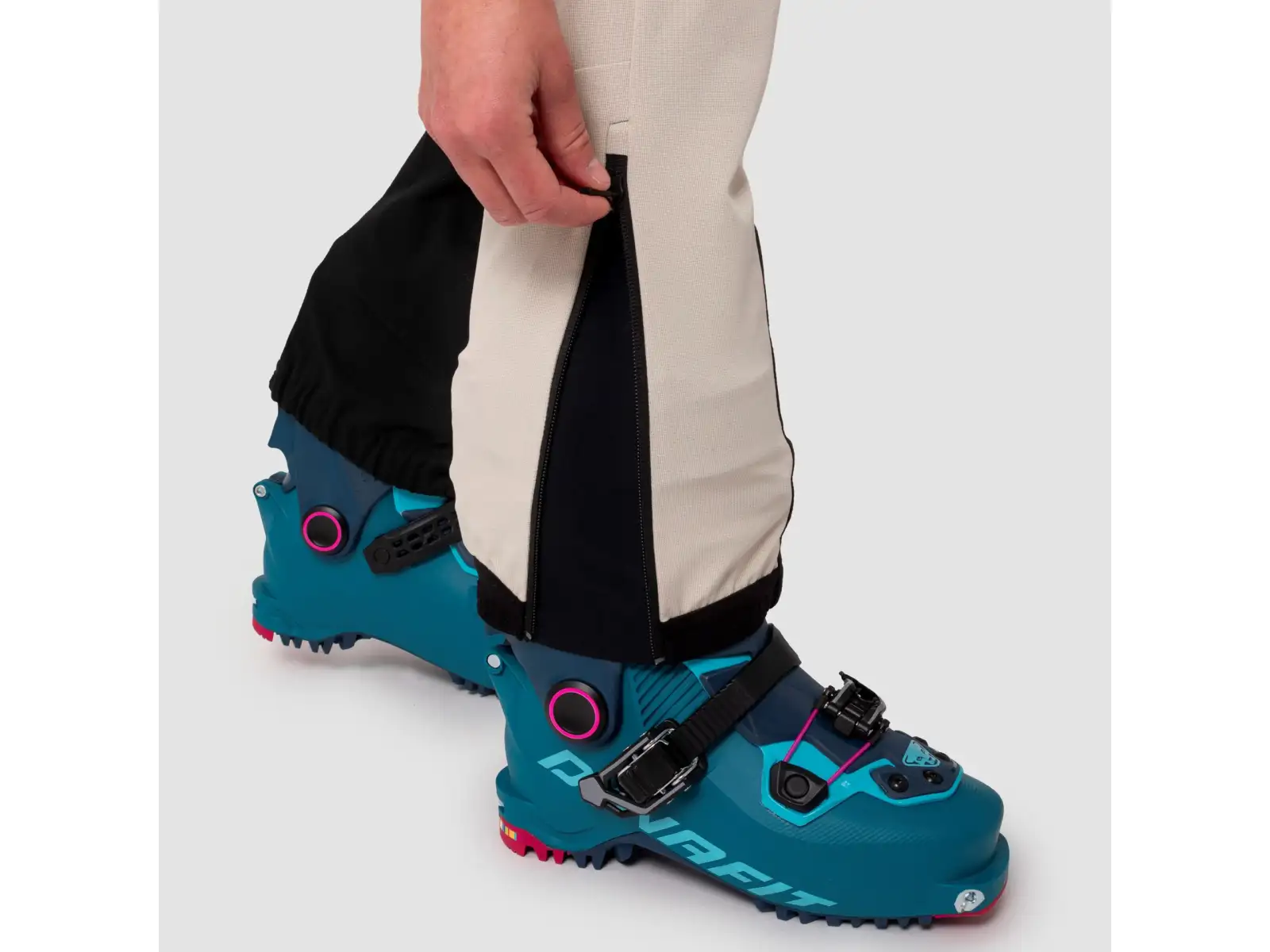 Salewa Sella Durastretch Light Damen Hose in Schwarz.