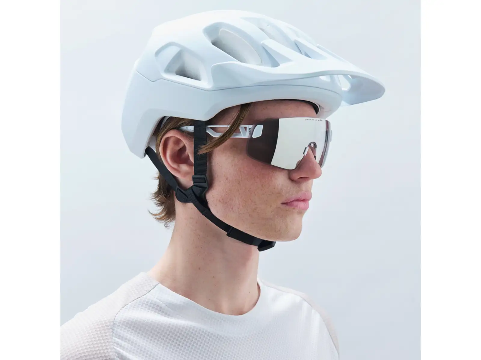POC Cularis Helm Uranium Black Matt/Hydrogen White/Logo