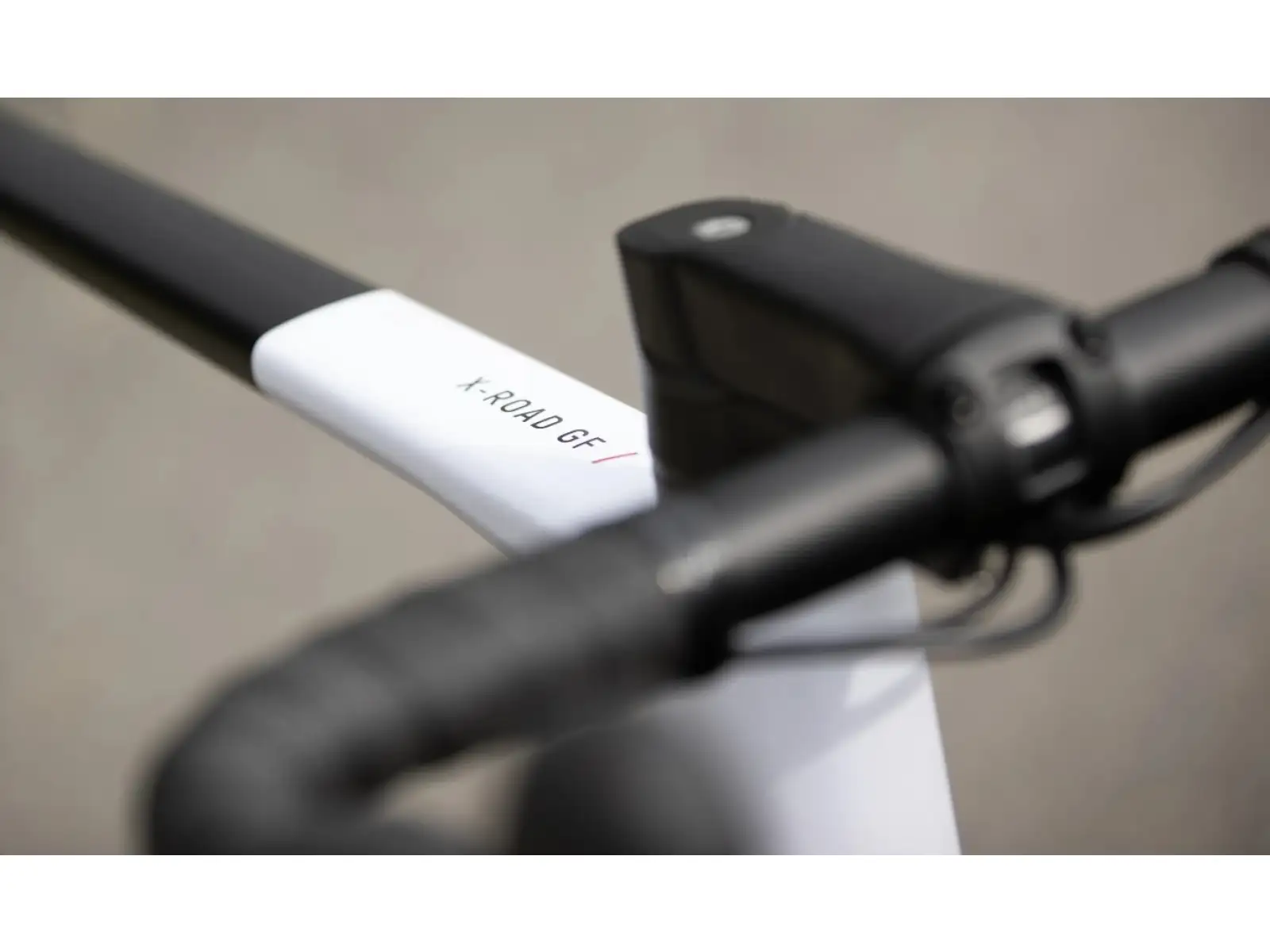 Superior X-Road 9.3 GF Rennrad matte Carbon/Weiß.