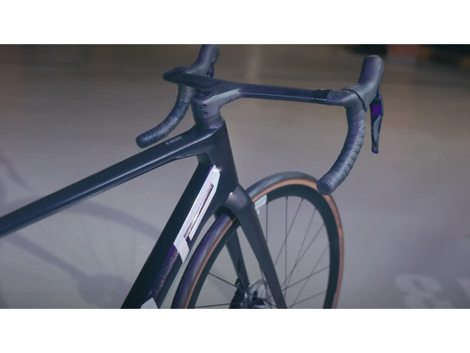 Superior X-Road Team Issue Gloss Black Rainbow/Hologram Chrome Renn-/Gravelbike.