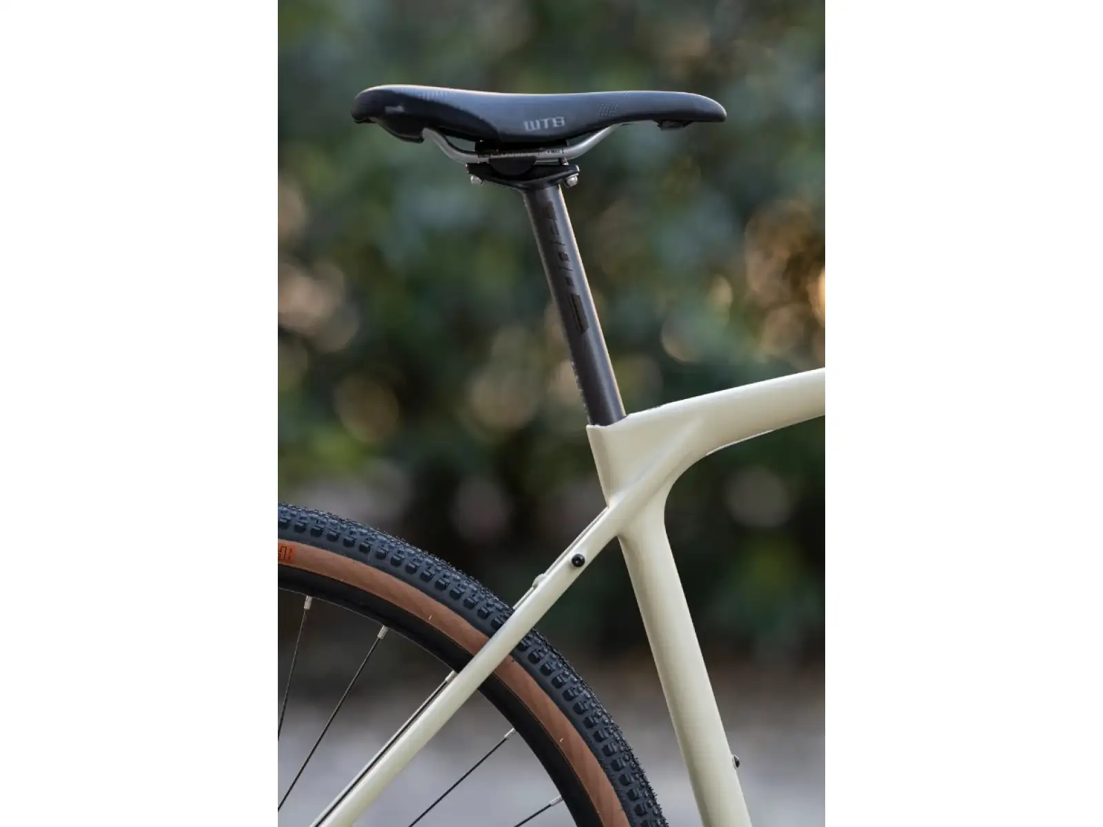 Rock Machine Gravelride CRB 700 Gravelbike in mattem Sand/Schwarz.