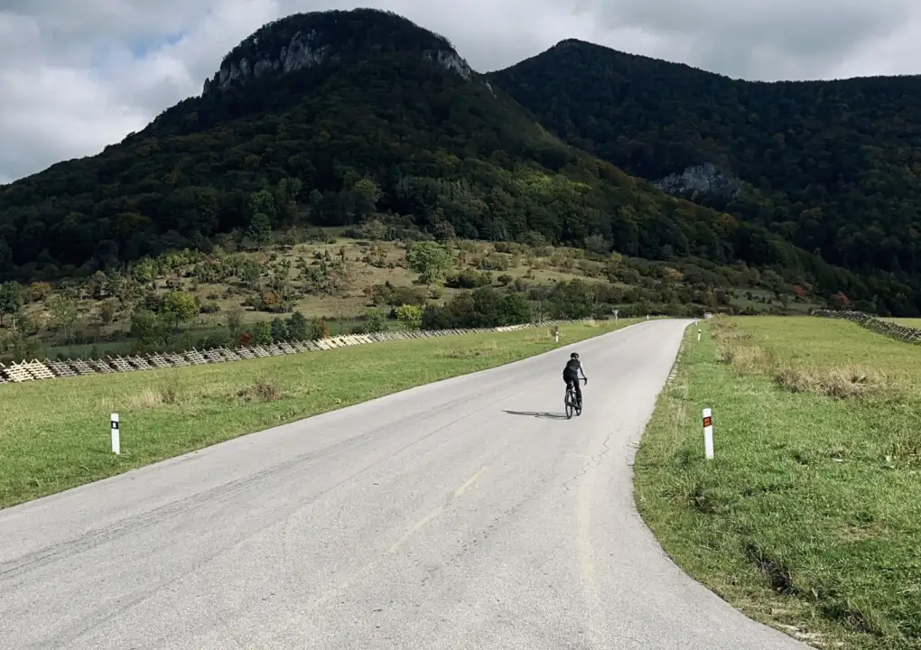 Reisetipp: Durch das Tal der Strážovské vrchy von Trenčín über Zliechov und Čičmany