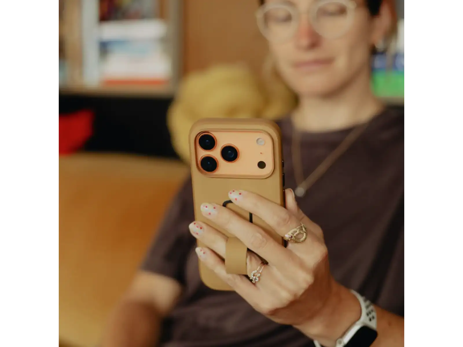 Peak Design Everyday Clarino Loop Hülle iPhone 17 Pro Tan