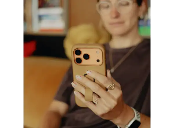 Peak Design Everyday Clarino Loop Hülle iPhone 17 Pro Tan