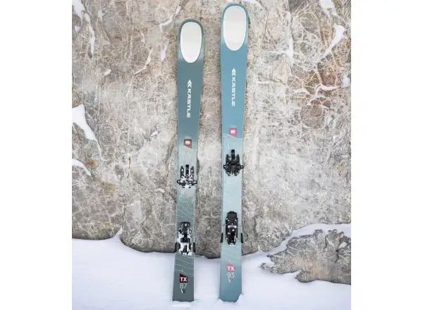 Die Kästle TX87 W Damen-Skitourenski + Tour 12 Pro Bindungssatz.