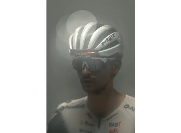 MET Trenta 3K Carbon MIPS Straßenhelm Opal Gray