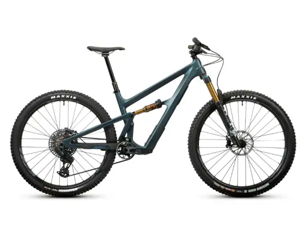 Ibis Ripley V5 Deore Mountainbike in Blue Hour.